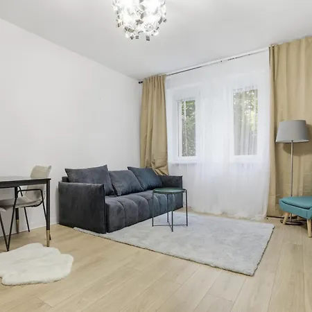 New 1br Steps To Nivy And Bus Station Apartment *