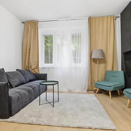 New 1br Steps To Nivy And Bus Station Apartment Pressburg