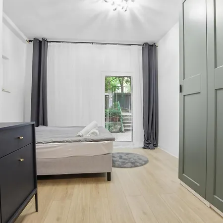 New 1br Steps To Nivy And Bus Station Apartment