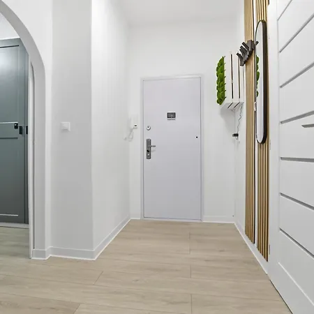 New 1br Steps To Nivy And Bus Station *